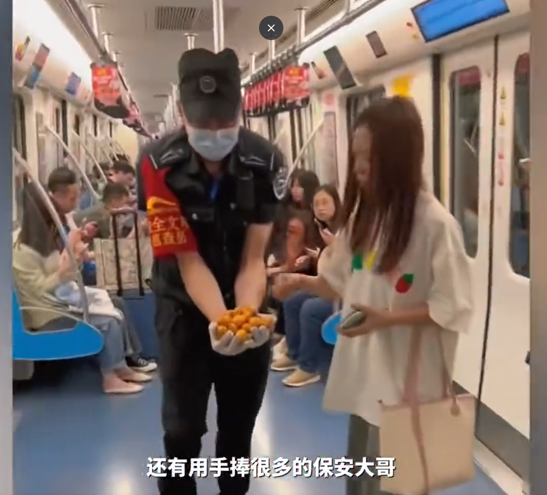 成都地铁枇杷大营救#成都地铁广告随视频刷爆全网