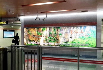 郑州地铁站厅24封灯箱广告