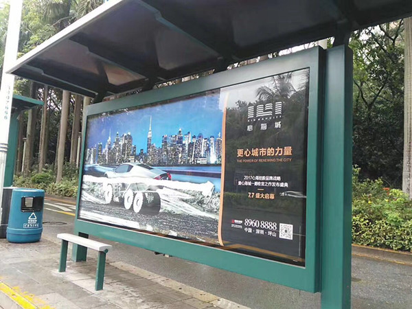 深圳公交站台灯箱广告