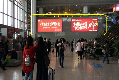 南京南高铁站二层北进站大厅嵌入式灯箱广告