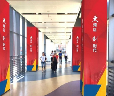 深圳蛇口邮轮中心6号凸堤廊道方形包柱广告