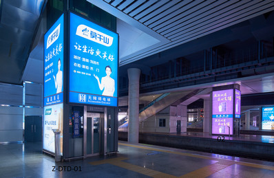 南昌西站站台层东侧直梯灯箱广告