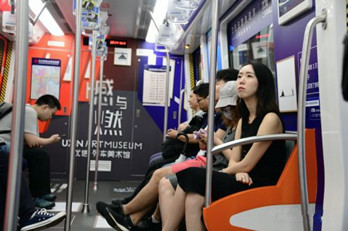 杭州地铁2号线变身美术馆