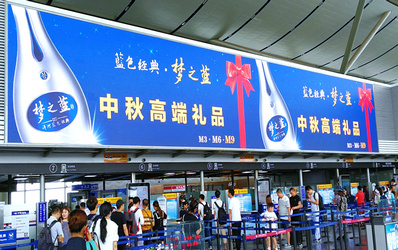 太原机场T2安检口上方LED屏广告