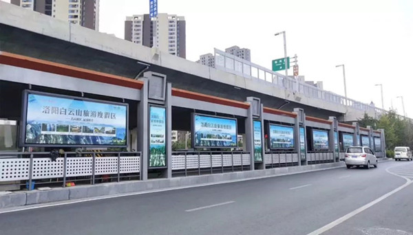 郑州BRT公交车站台广告