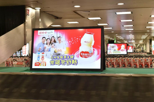 厦门机场数码刷屏机广告