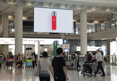 香港机场到达区LED屏广告