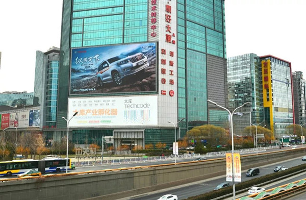 丰田普拉多北京中关村鼎好电子大厦LED屏广告