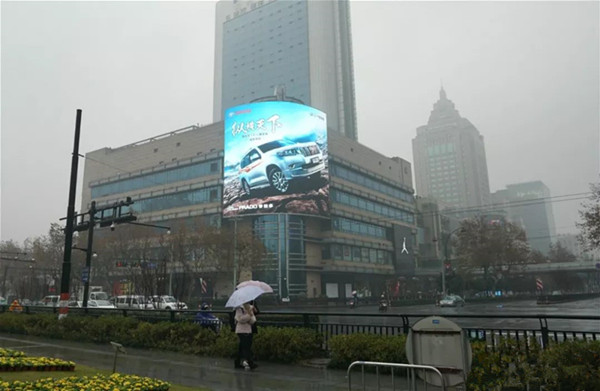 丰田普拉多杭州百货大厦LED屏广告