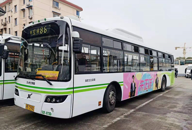 朱正廷上海公交车广告