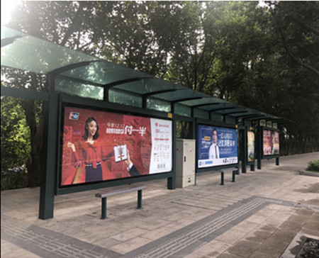 广州公交车站台灯箱广告