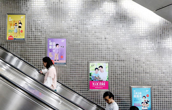 投放北京地铁扶梯海报广告的价格怎样？