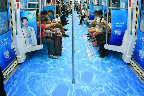 北京地铁车厢广告
