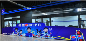 北京地铁屏蔽门广告价格如何？