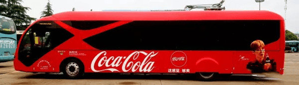 可口可乐公交车身广告