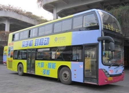 武汉双层公交车身广告