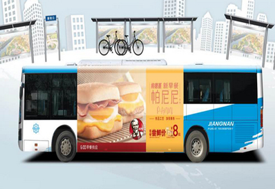南京公交车两侧贴广告