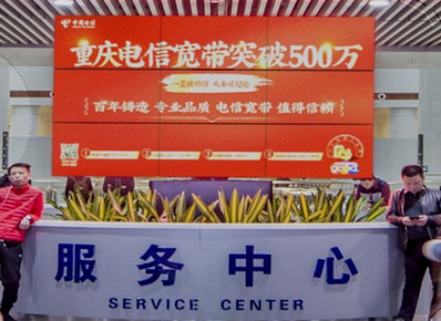 重庆北站出站闸机口处创意旋转屏广告