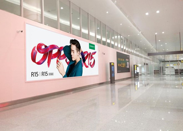 桂林机场灯箱广告