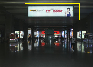 南京南站到达层双面吊牌灯箱广告