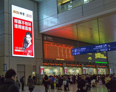 上海虹桥站出发层东、西安检进站区南北通道墙面灯箱广告