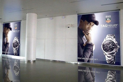 南宁机场国际远机位候机厅墙面灯箱广告