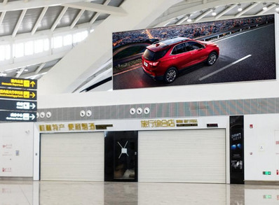 桂林机场安检区右侧灯箱广告