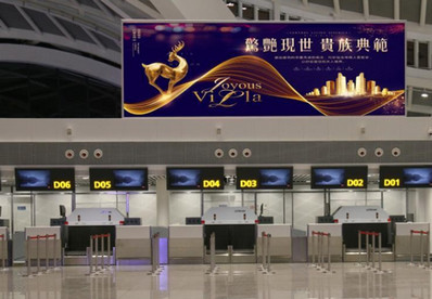 桂林机场国际值机岛顶部灯箱广告