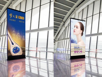 桂林机场安检后两侧通道落地式图腾灯箱广告