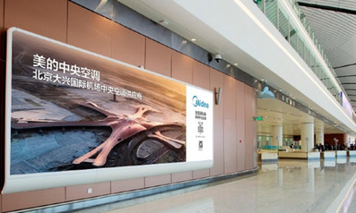 北京大兴机场国内出发三层安检墙面外挂灯箱广告