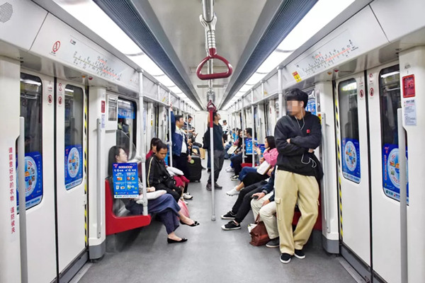 潘高寿广州地铁列车广告