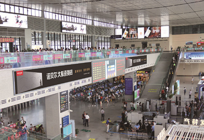 台州高铁站一楼信息屏两侧灯箱广告