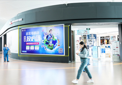 南京机场国际安检后商业墙体灯箱广告