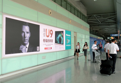 长沙机场国内出发层出港通廊灯箱广告