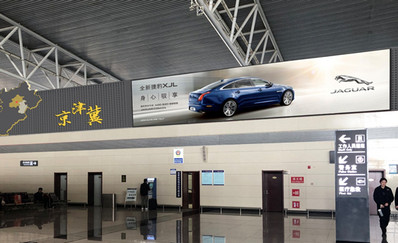石家庄机场T2安检区域两侧室内灯箱广告