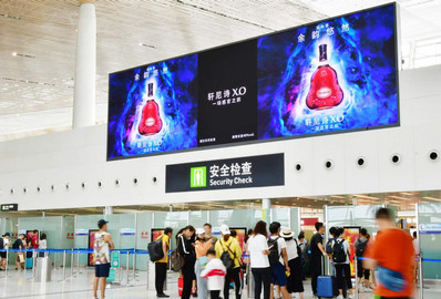 厦门机场F2二层办票出发安检上方LED屏广告