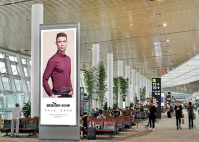 厦门机场F2二层出发候机双面立式灯箱广告