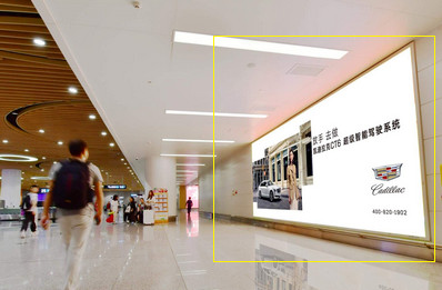 厦门机场F1一层行李提取厅墙面灯箱广告