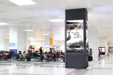 珠海机场二层国内出发厅包柱灯箱广告