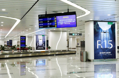 珠海机场一层行李提取厅双面灯箱广告