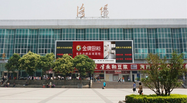 洛阳火车站LED广告
