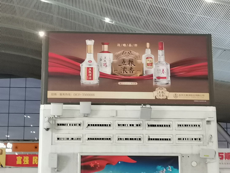深圳高铁站灯箱广告