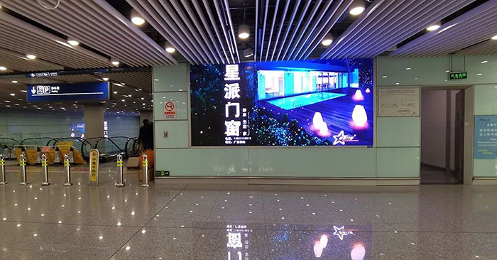 北京首都机场灯箱广告3