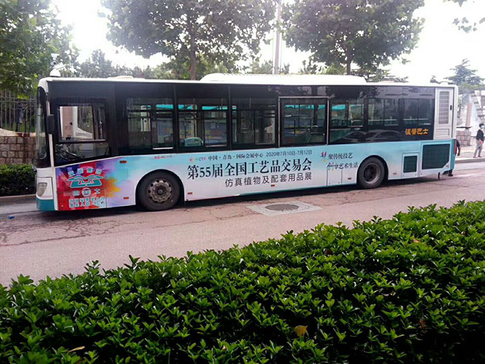 公交车身广告展示