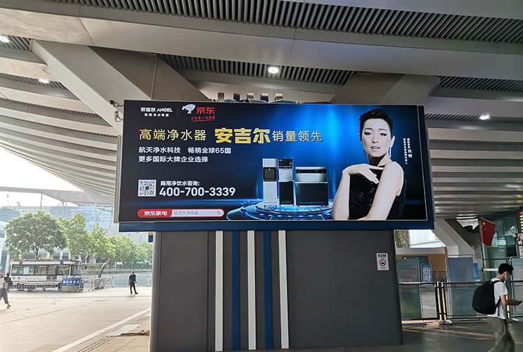 安吉尔深圳高铁站灯箱广告1