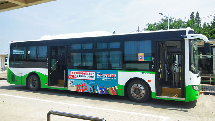 交慧艺术高中上海公交车广告2