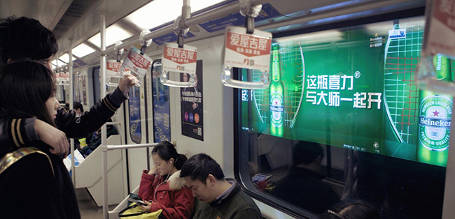 成都地铁隧道视频广告