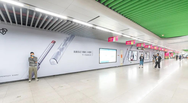 完美日记深圳地铁品牌墙2