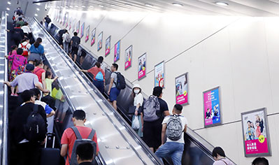 北京地铁梯牌广告2