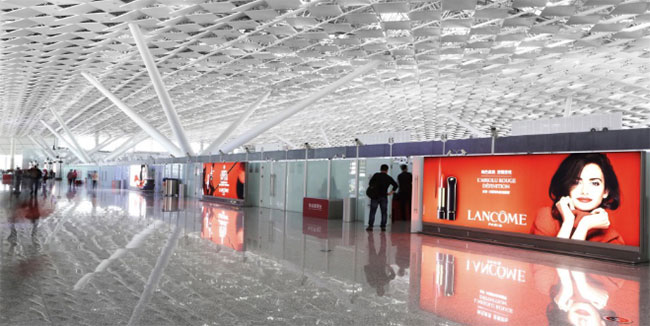 郑州机场4层出发安检后立式灯箱